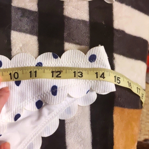 Scalloped edge adorable swim suit - Picture 6 of 6